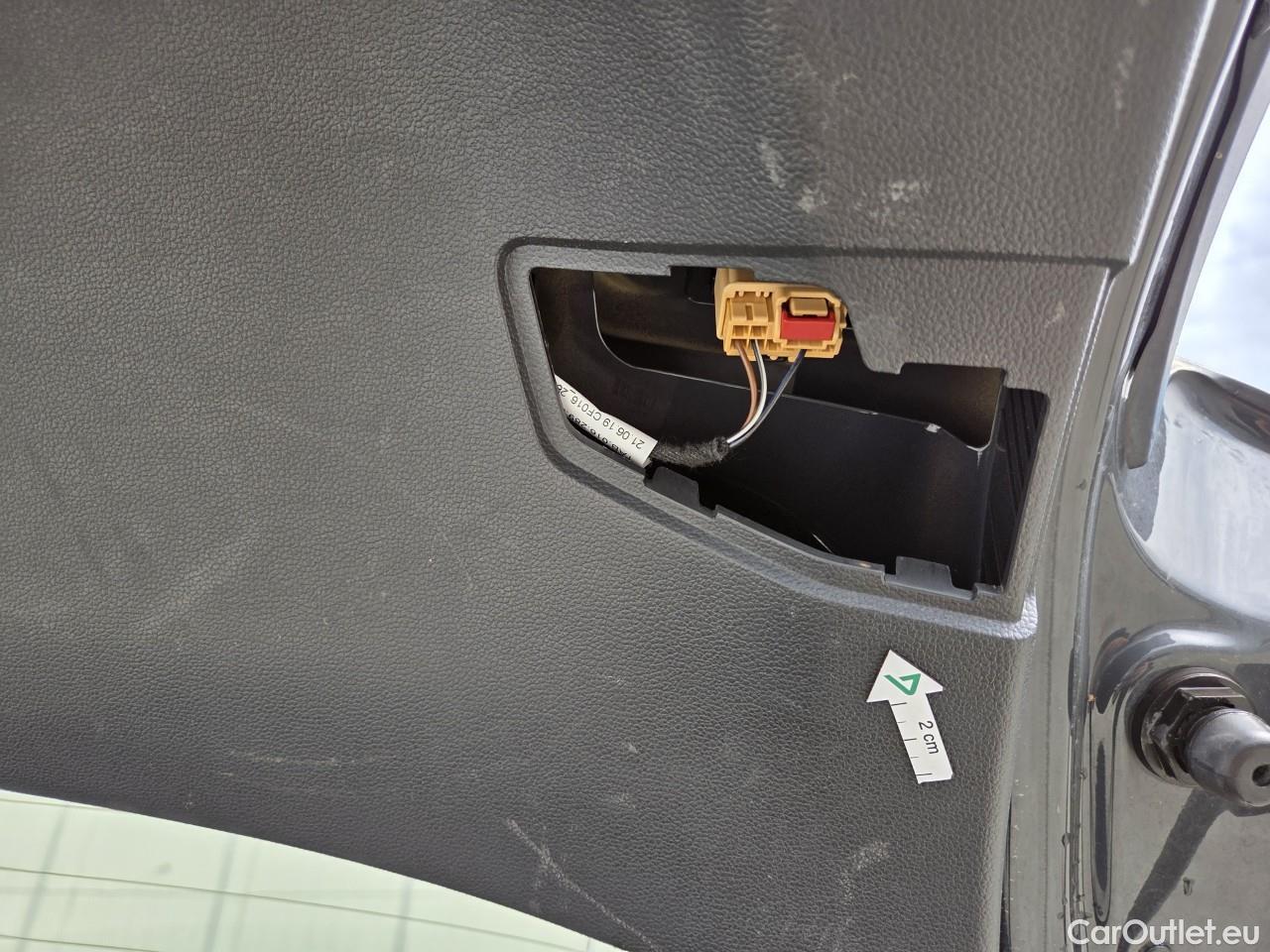  Volkswagen  Golf  Life 1.0 TSI #82