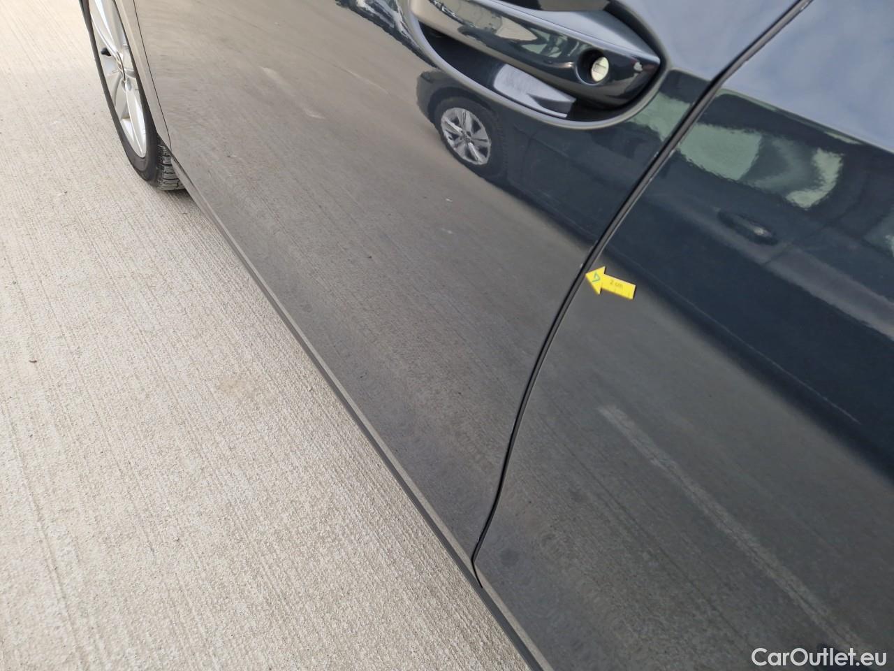  Volkswagen  Golf  Life 1.0 TSI #1