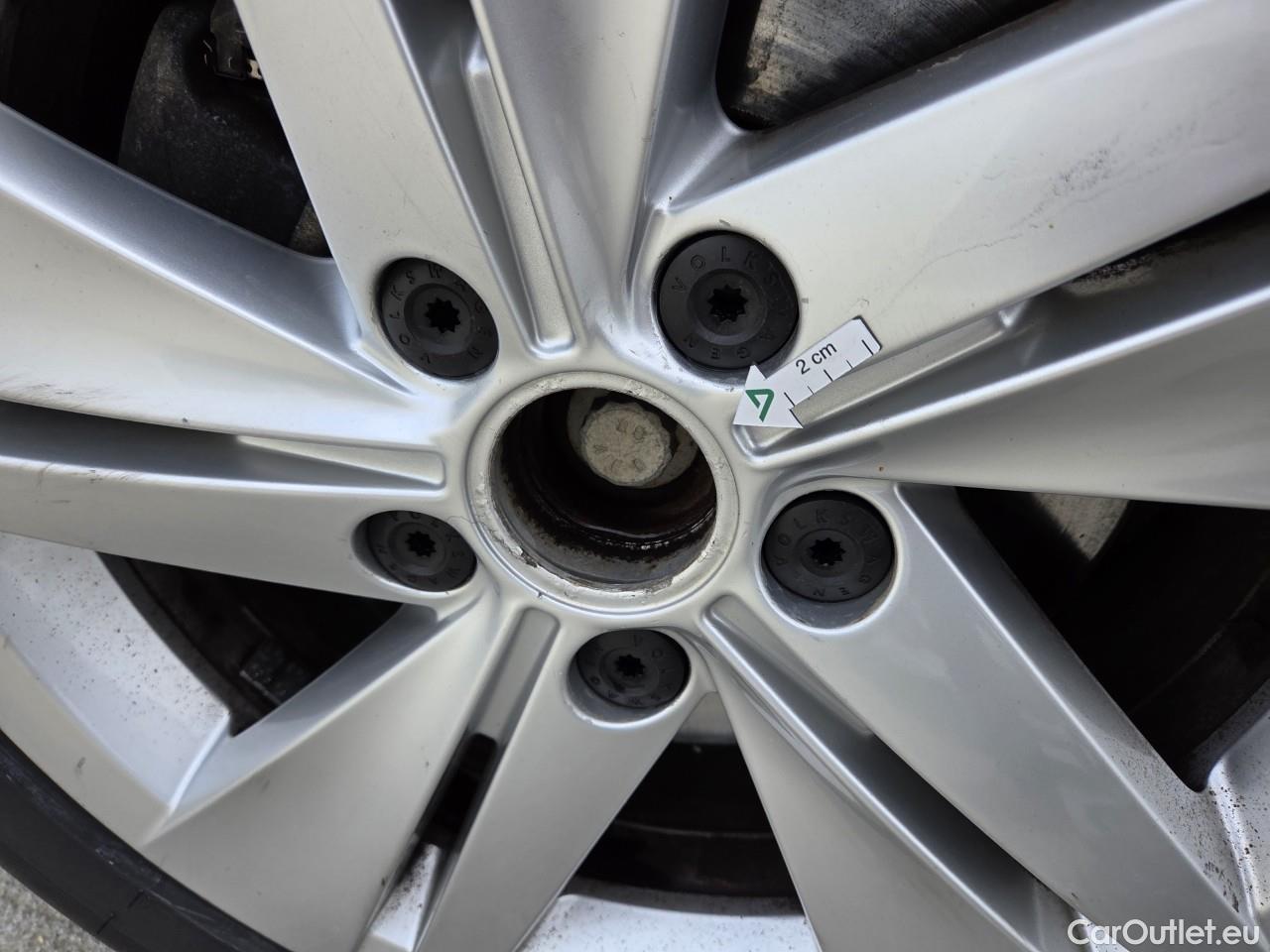  Volkswagen  Golf  Life 1.0 TSI #8