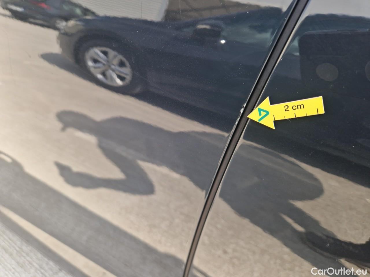  Volkswagen  Golf  Life 1.0 TSI #1