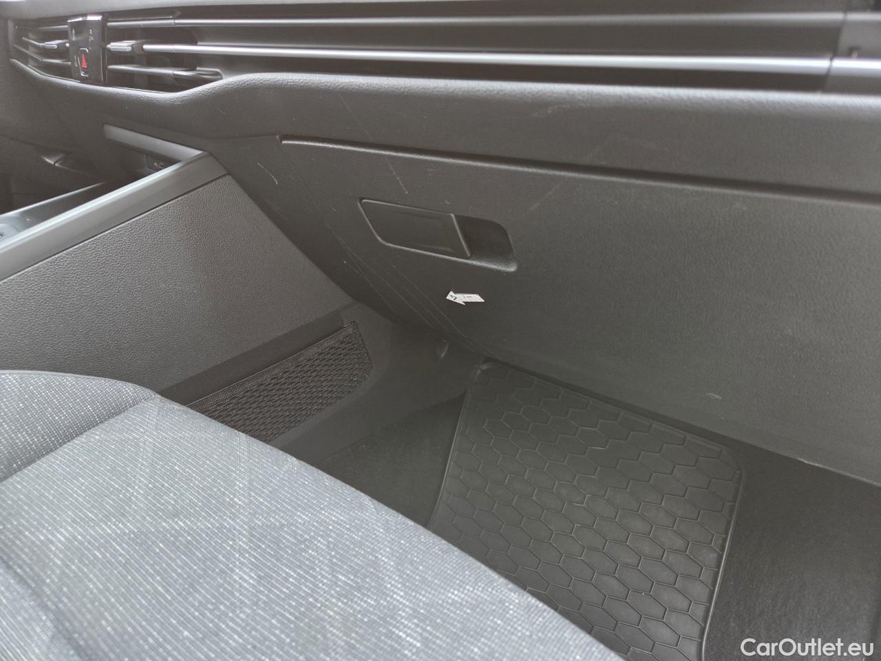  Volkswagen  Golf  Life 1.0 TSI #48