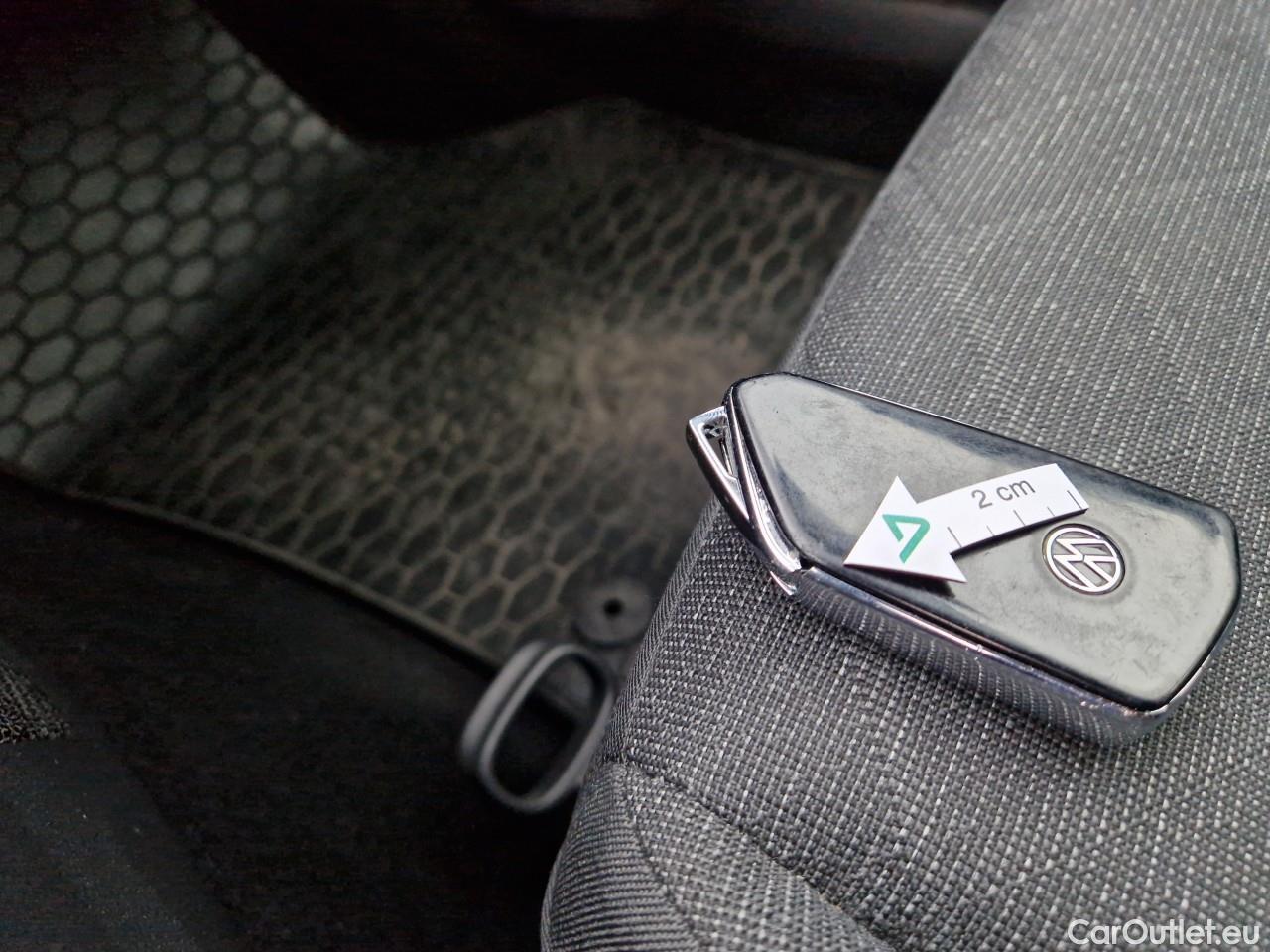  Volkswagen  Golf  Life 1.0 TSI #1