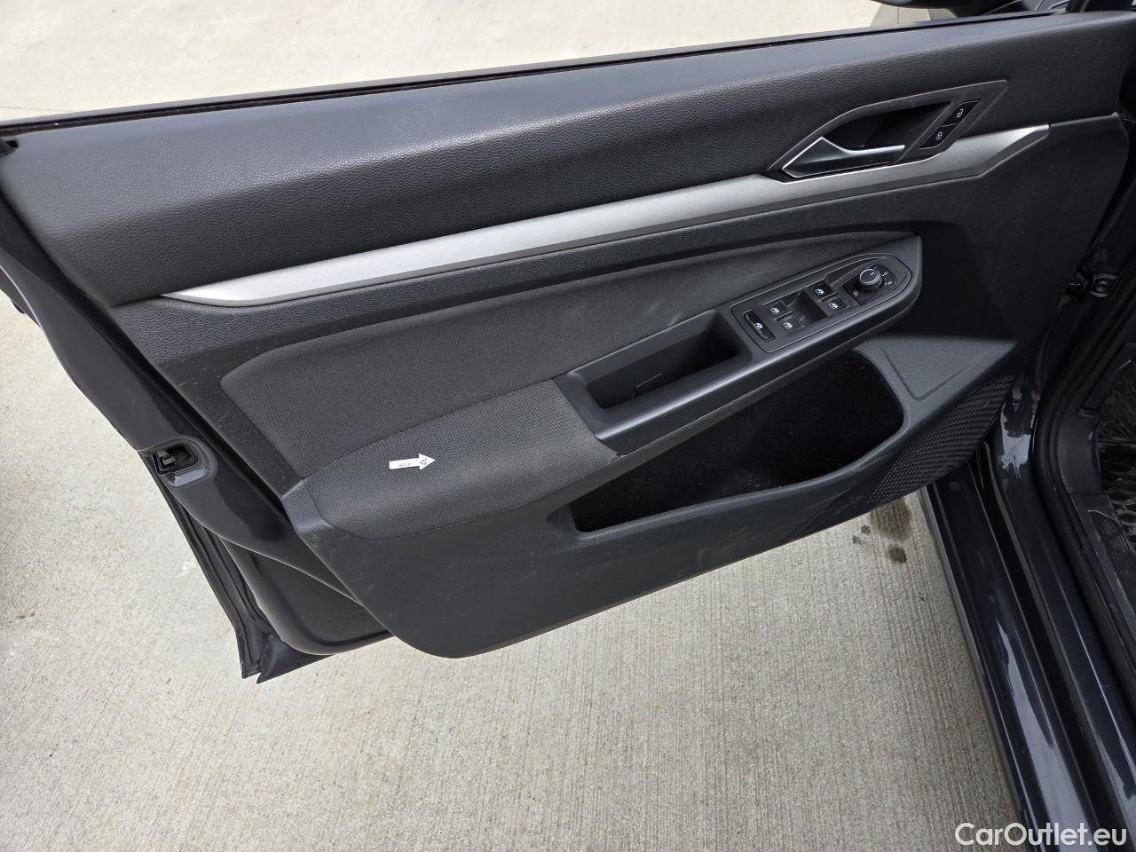  Volkswagen  Golf  Life 1.0 TSI #57