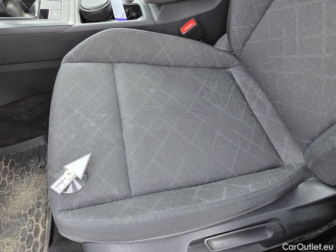  Volkswagen  Golf  Life 1.0 TSI #62