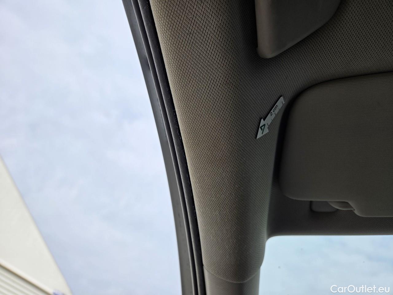  Volkswagen  Golf  Life 1.0 TSI #67