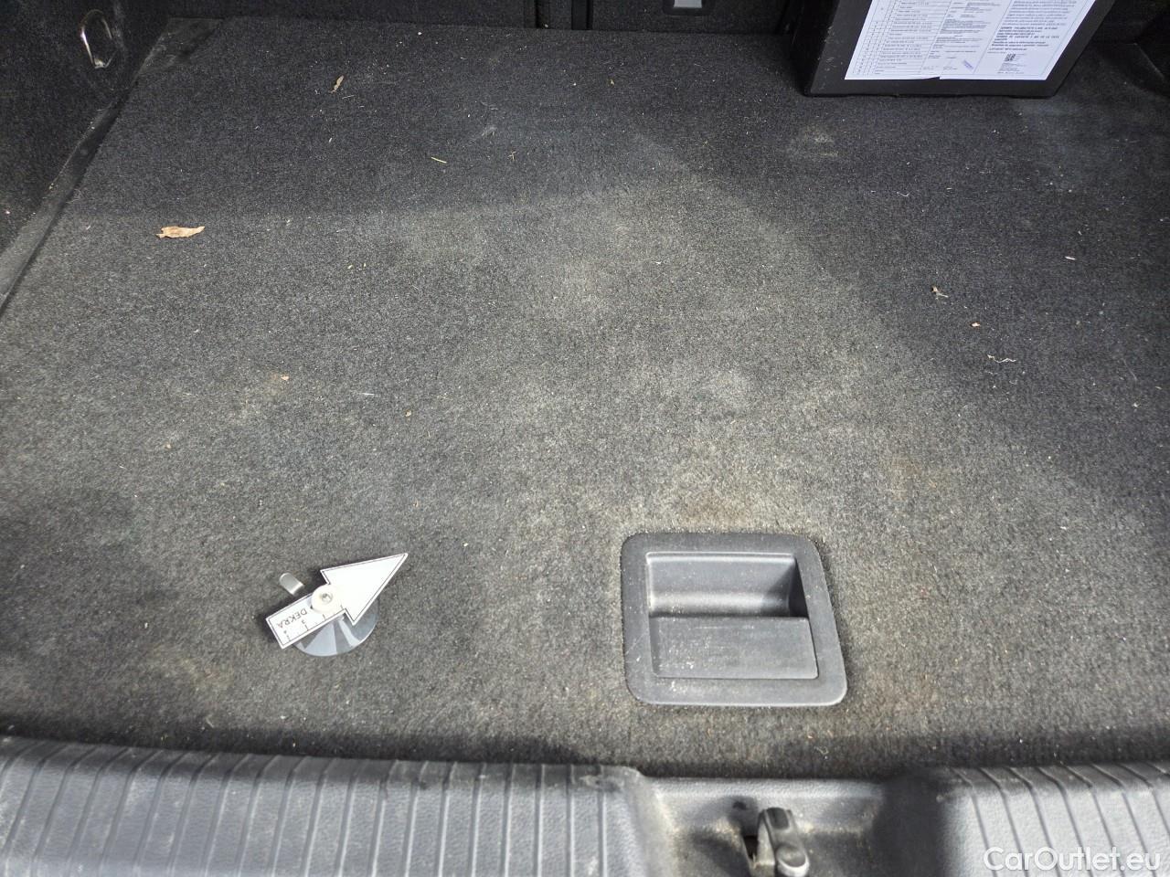  Volkswagen  Golf  Life 1.0 TSI #80