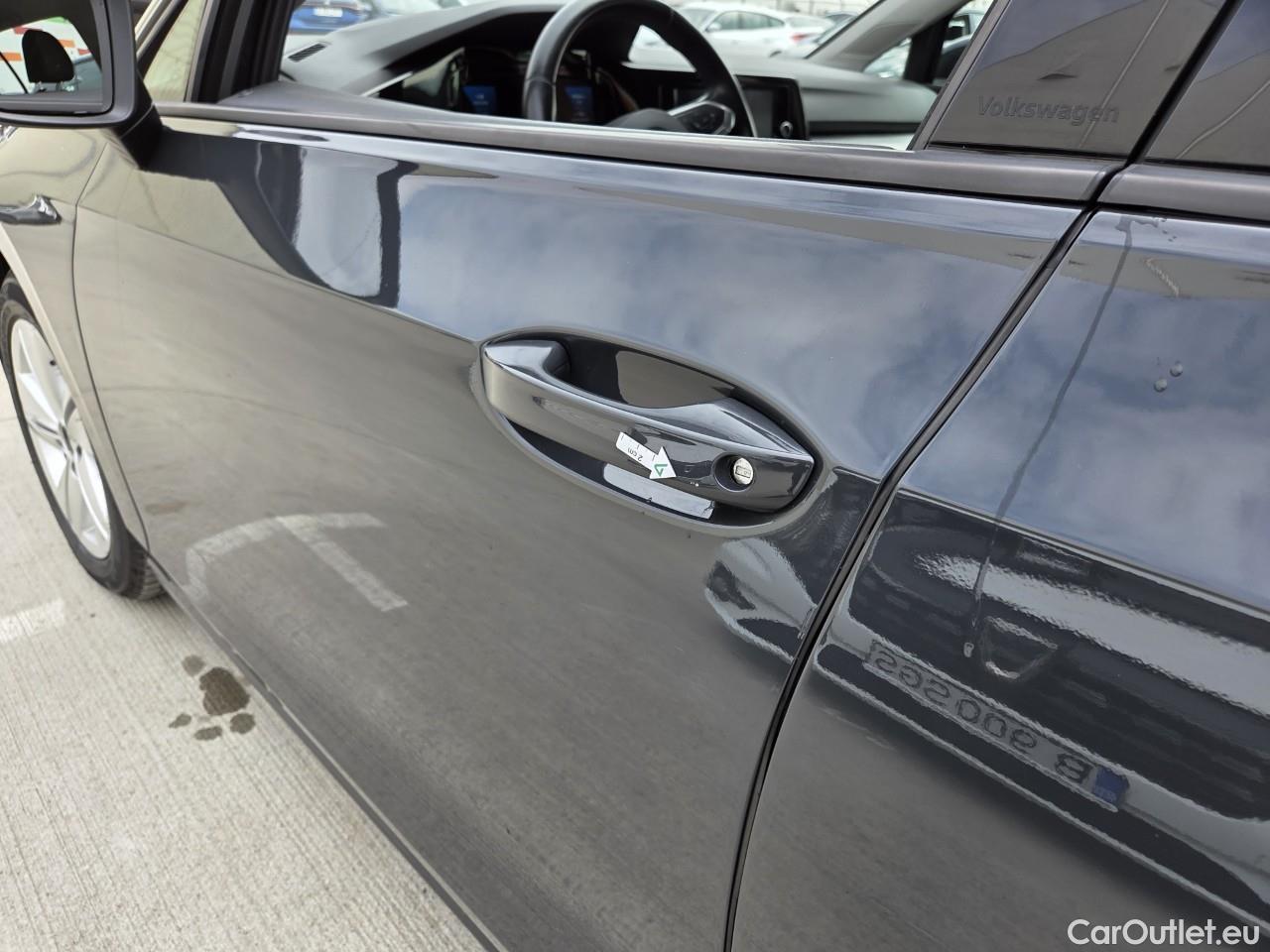  Volkswagen  Golf  Life 1.0 TSI #1