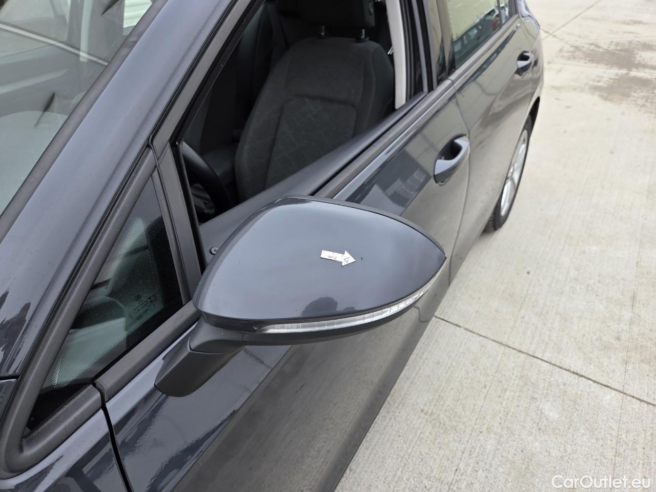  Volkswagen  Golf  Life 1.0 TSI #6