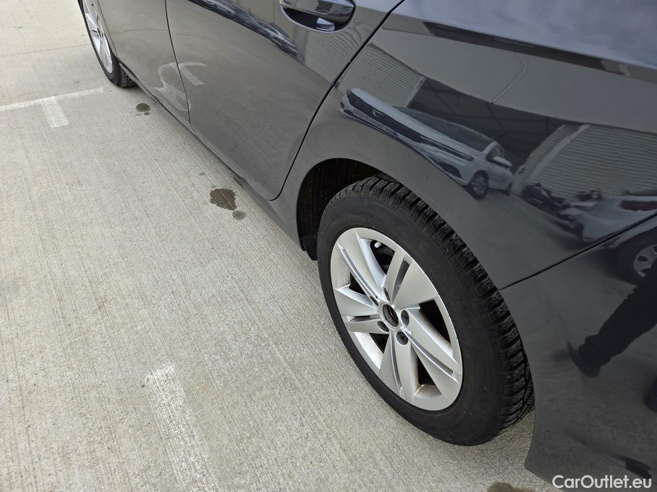  Volkswagen  Golf  Life 1.0 TSI #49