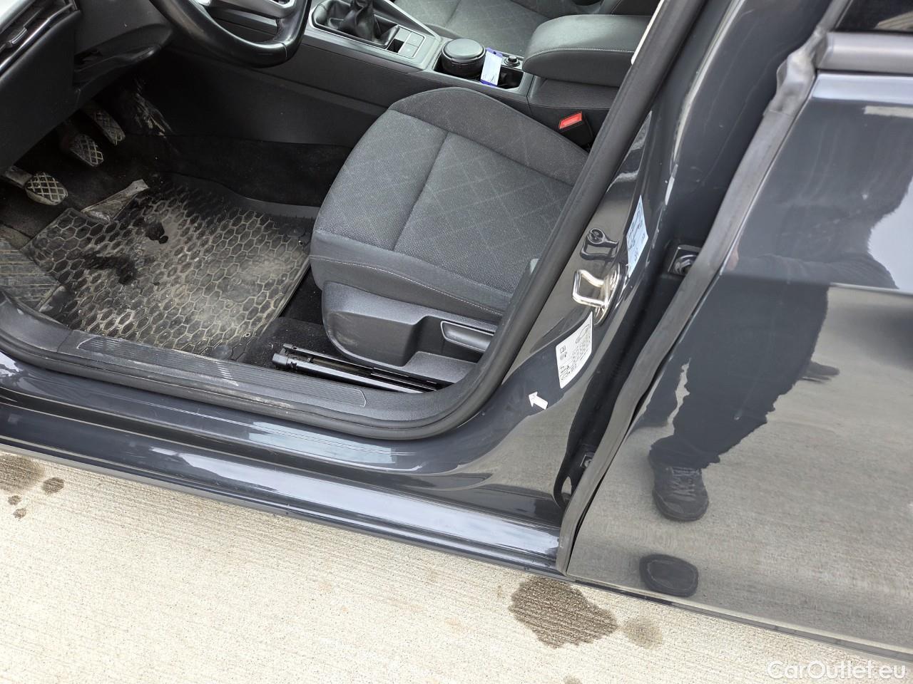  Volkswagen  Golf  Life 1.0 TSI #60