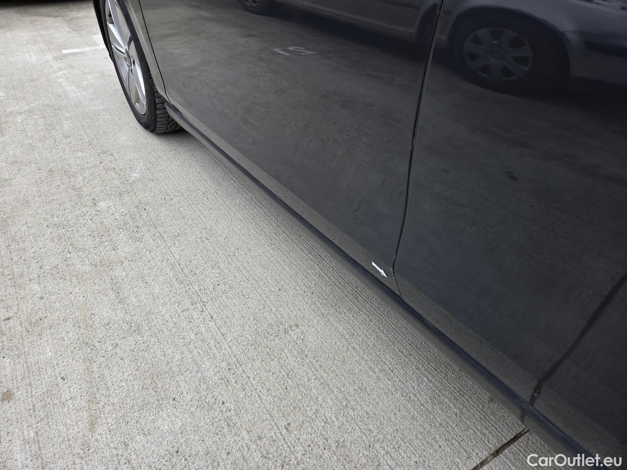  Volkswagen  Golf  Life 1.0 TSI #2