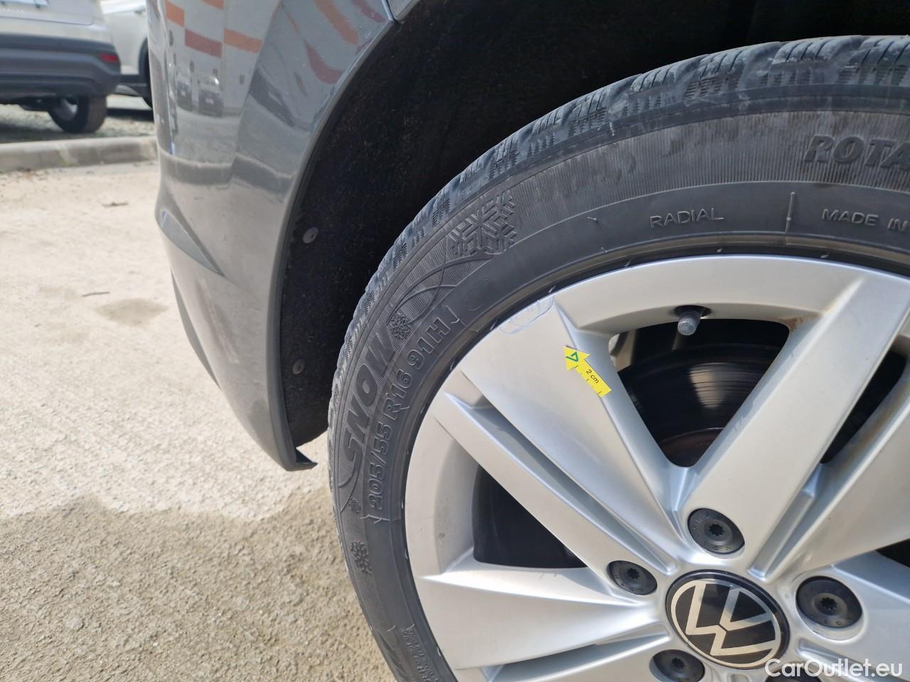  Volkswagen  Golf  Life 1.0 TSI #25