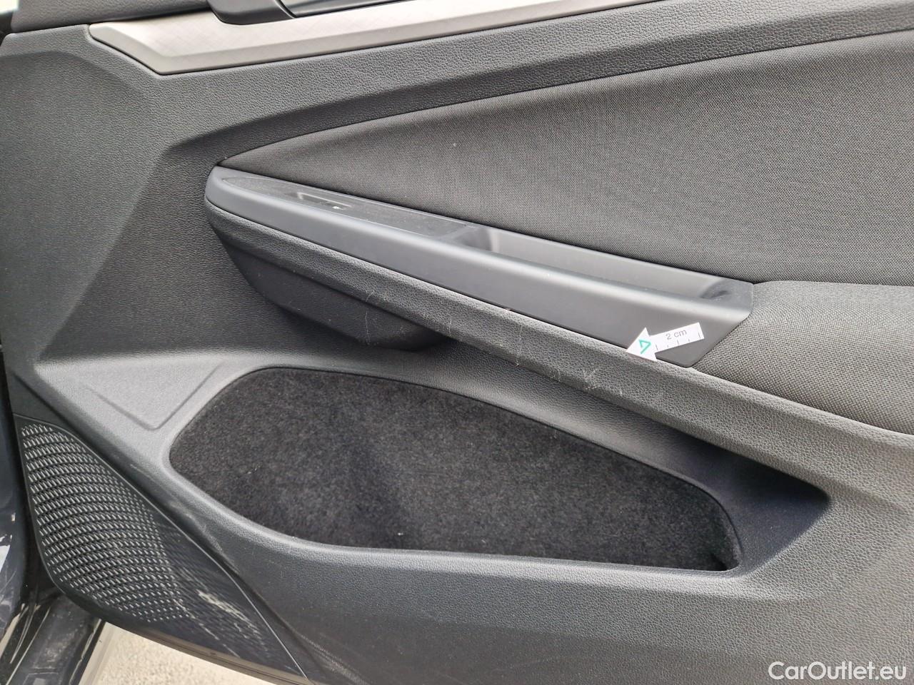  Volkswagen  Golf  Life 1.0 TSI #57