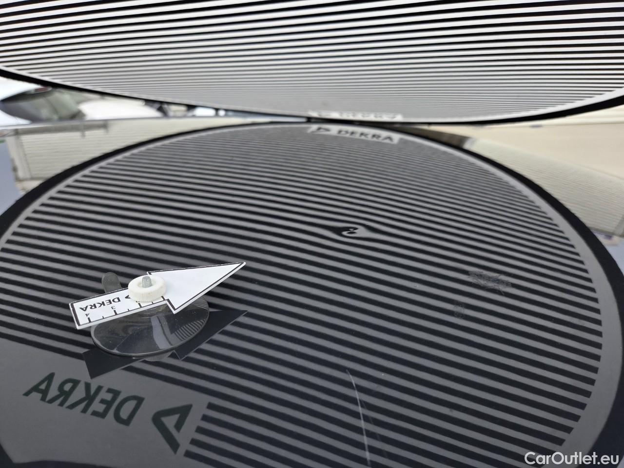  Volkswagen  Golf  Life 1.0 TSI #54