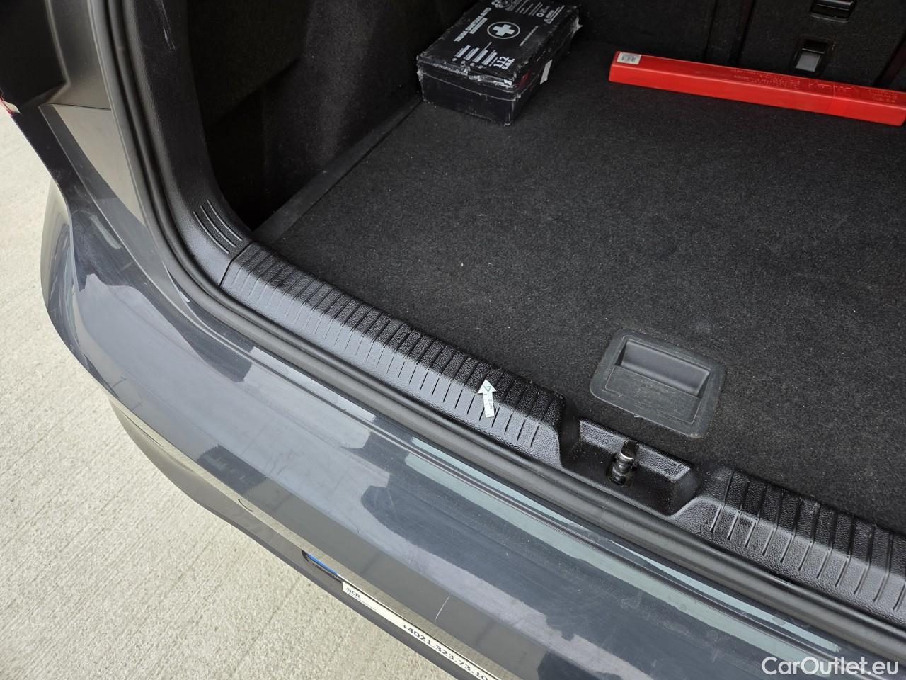  Volkswagen  Golf  Life 1.0 TSI #61