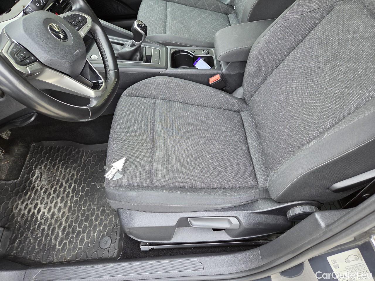  Volkswagen  Golf  Life 1.0 TSI #41