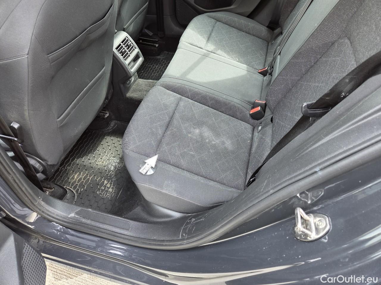  Volkswagen  Golf  Life 1.0 TSI #78