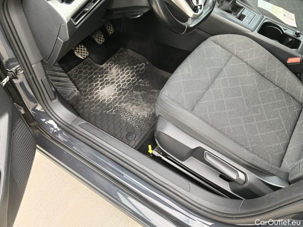  Volkswagen  Golf  Life 1.0 TSI #1