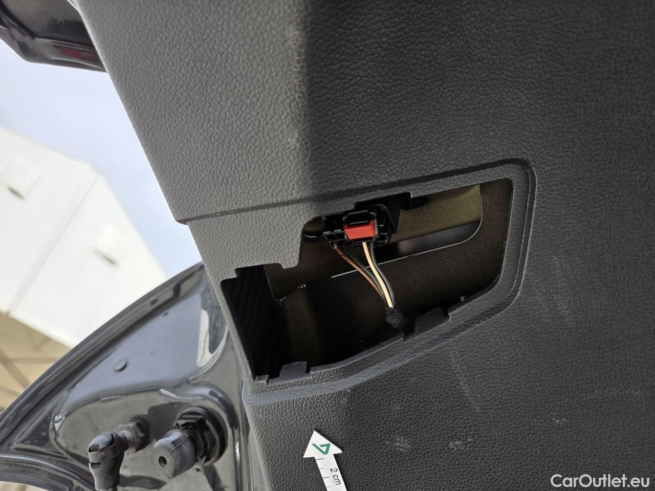  Volkswagen  Golf  Life 1.0 TSI #83