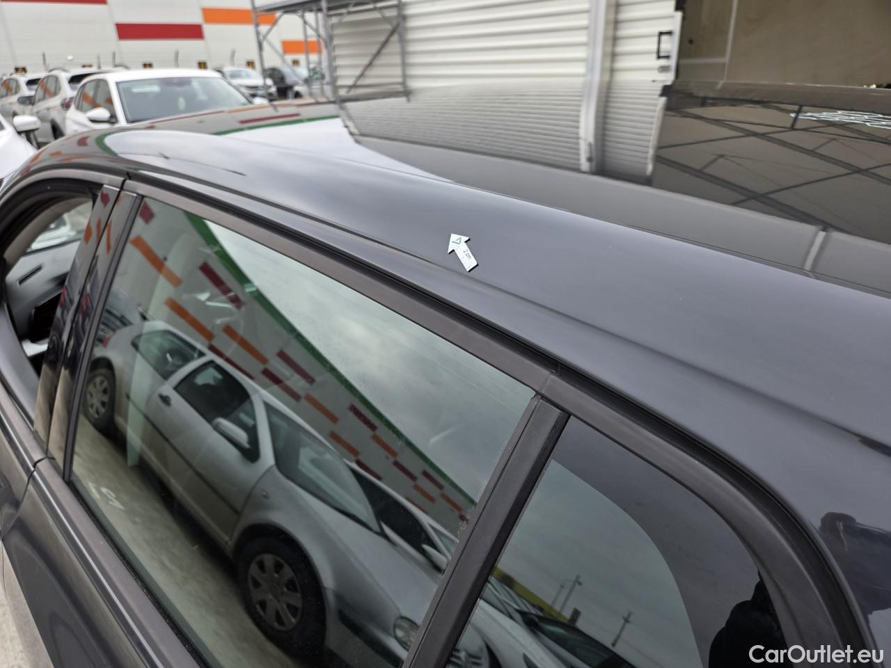  Volkswagen  Golf  Life 1.0 TSI #3