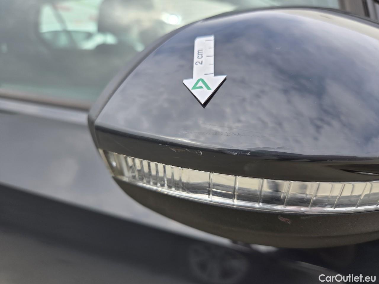  Volkswagen  Golf  Life 1.0 TSI #31