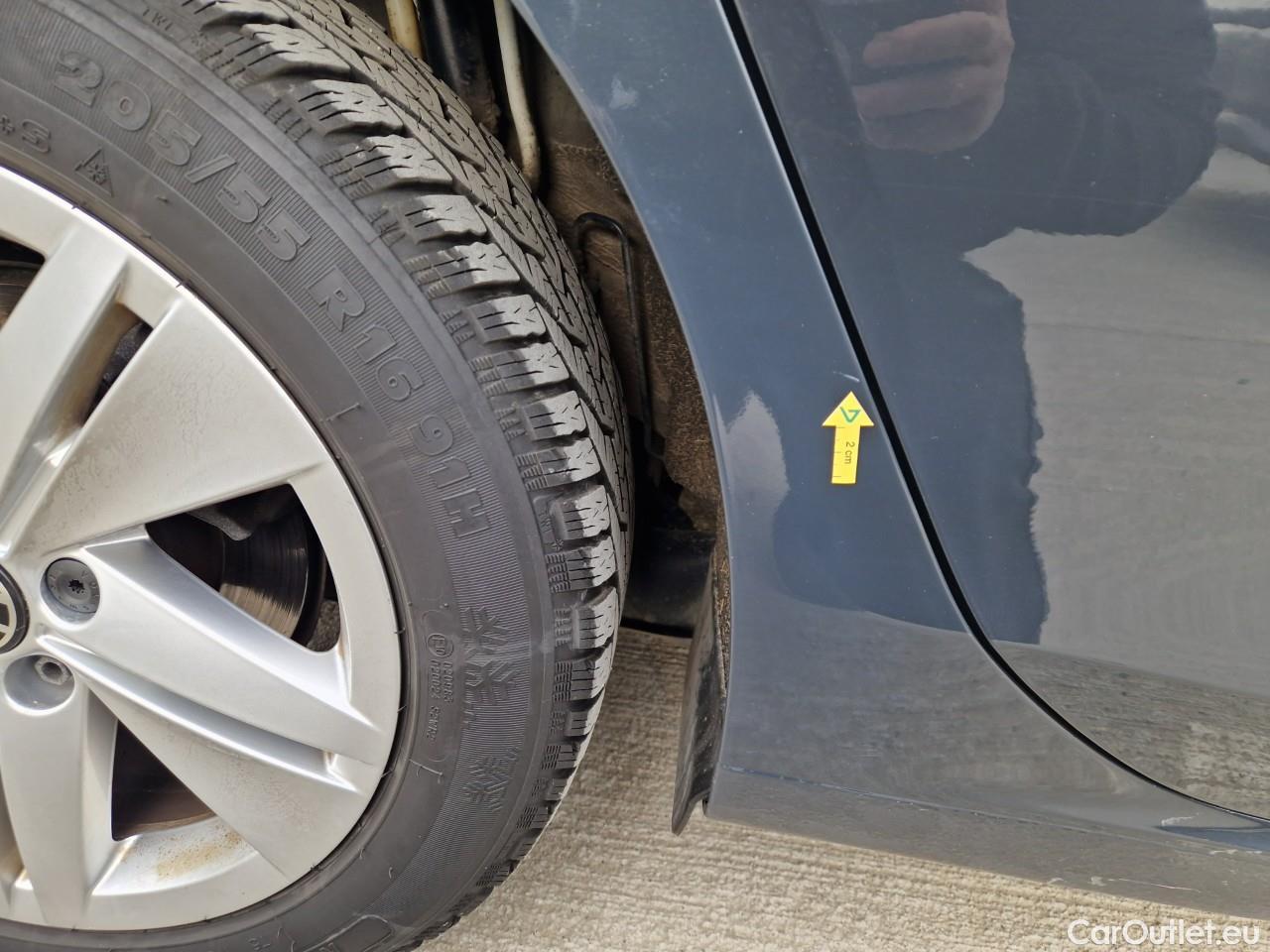  Volkswagen  Golf  Life 1.0 TSI #25