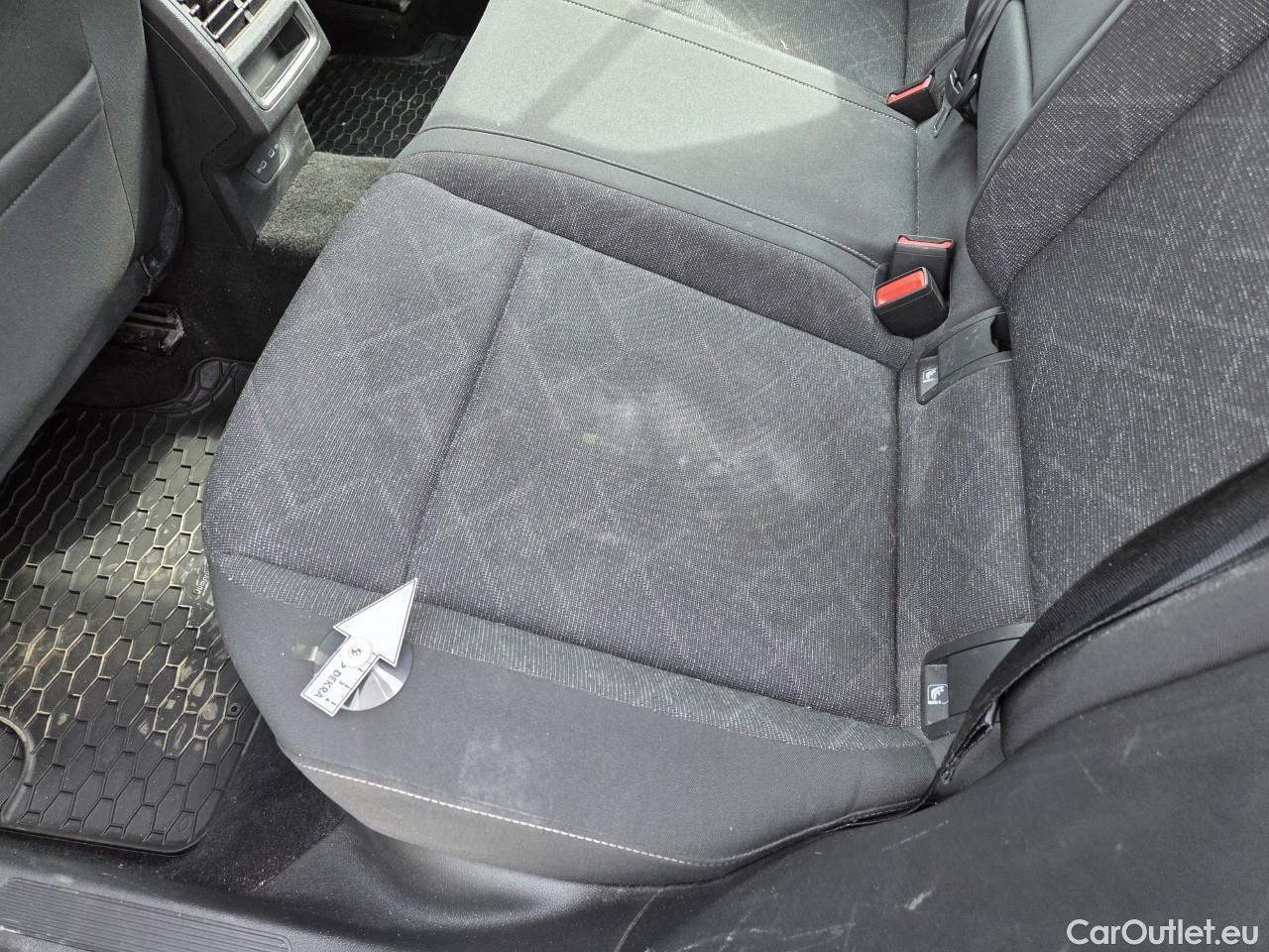  Volkswagen  Golf  Life 1.0 TSI #77