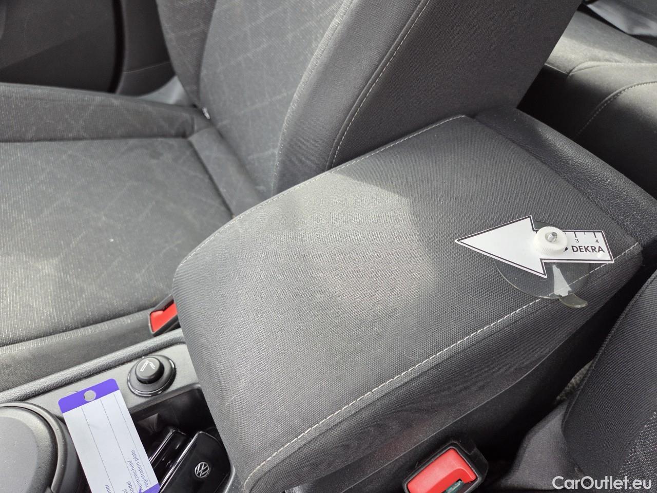  Volkswagen  Golf  Life 1.0 TSI #66