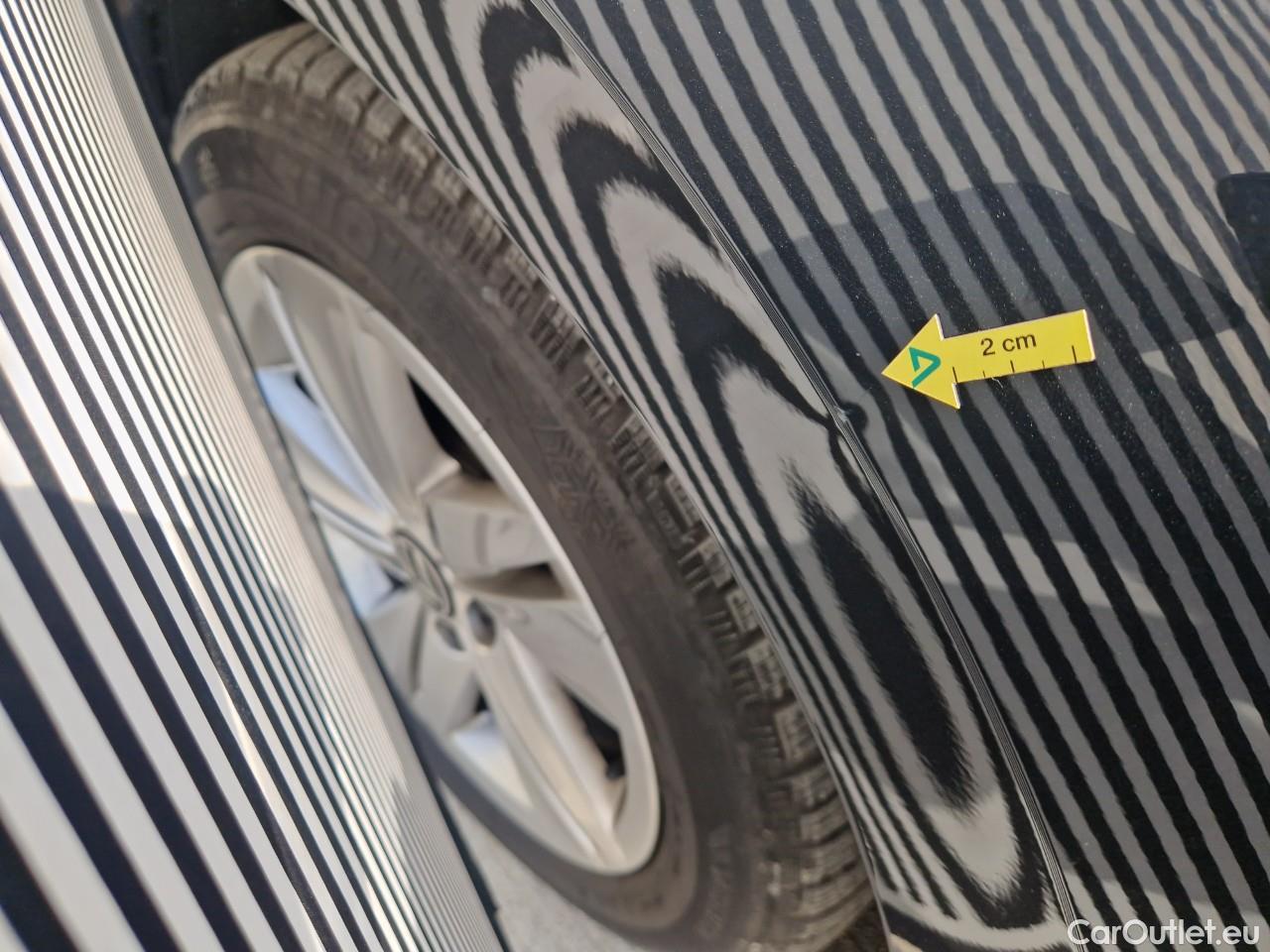  Volkswagen  Golf  Life 1.0 TSI #3