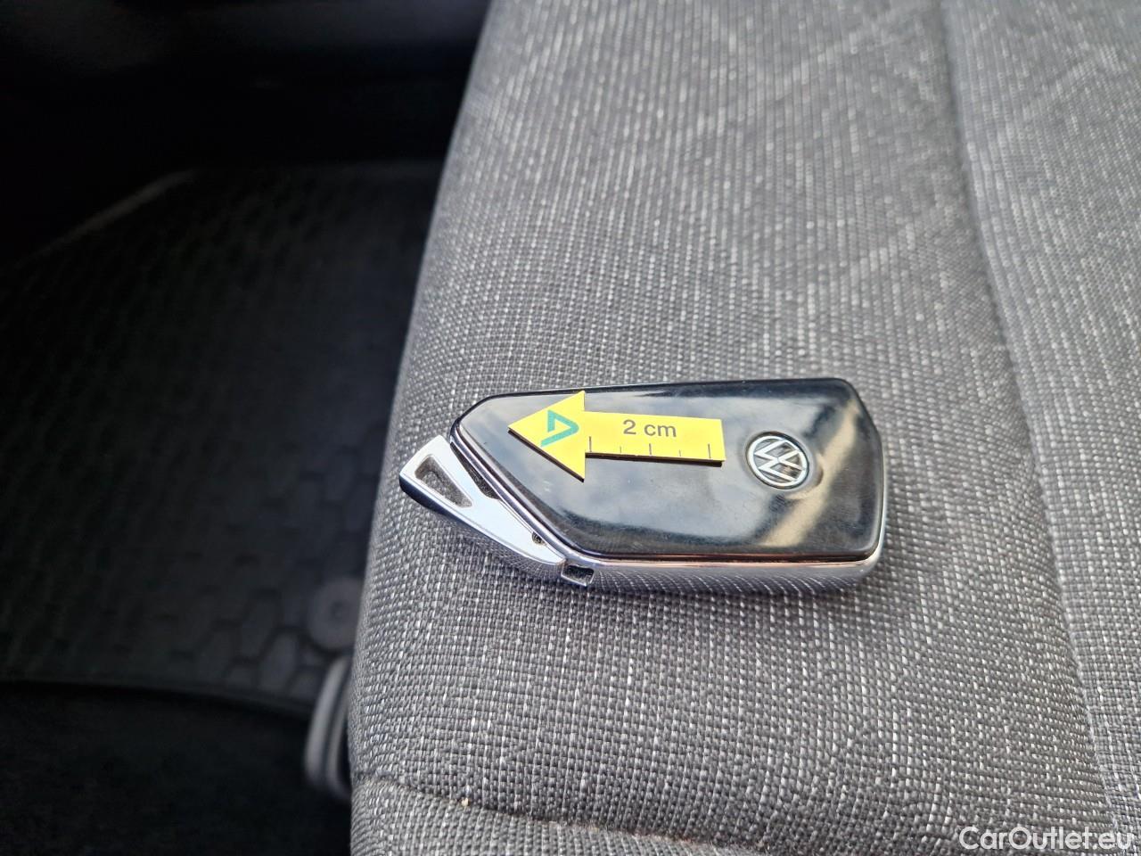  Volkswagen  Golf  Life 1.0 TSI #1