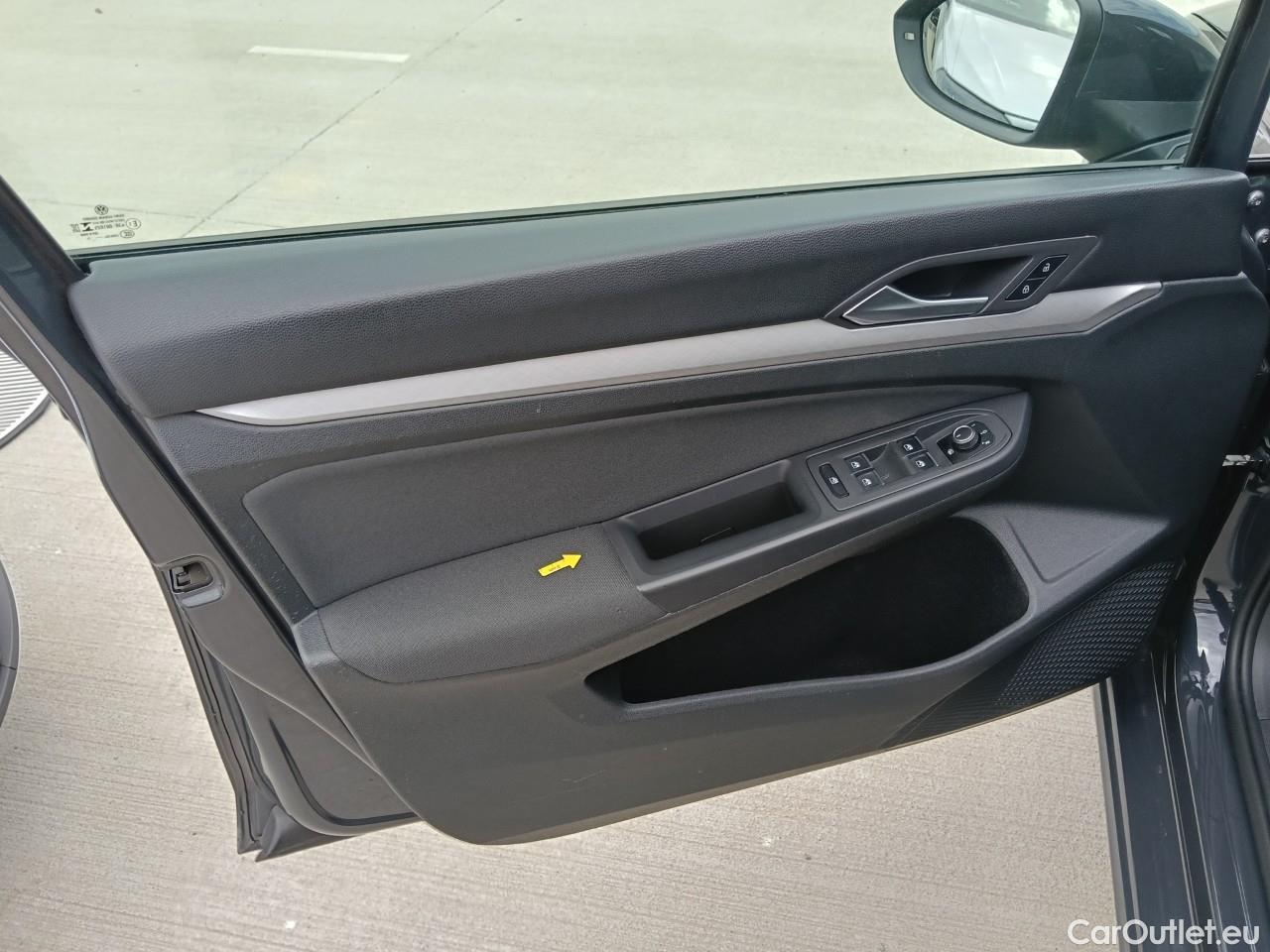  Volkswagen  Golf  Life 1.0 TSI #4