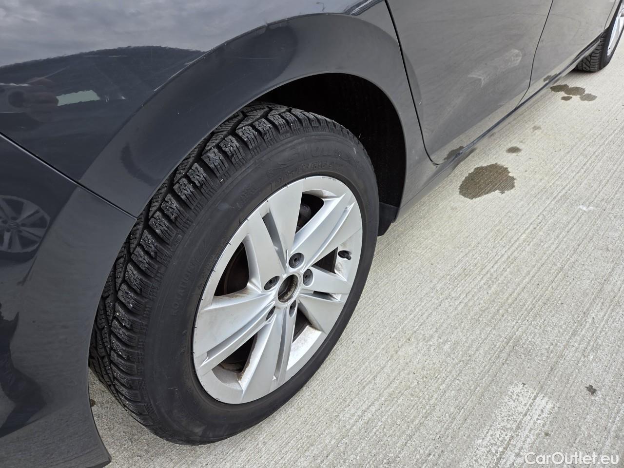  Volkswagen  Golf  Life 1.0 TSI #39