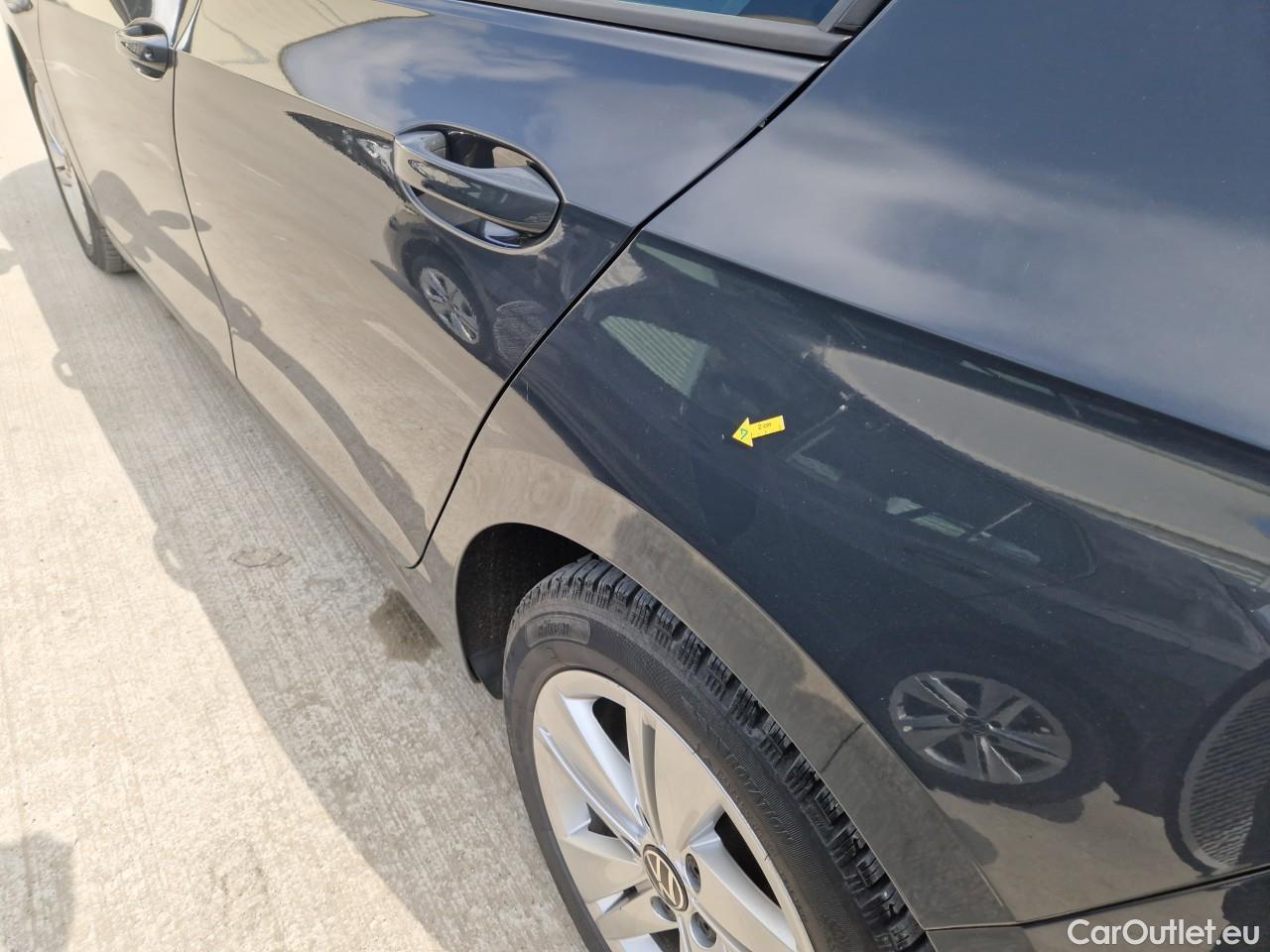  Volkswagen  Golf  Life 1.0 TSI #33