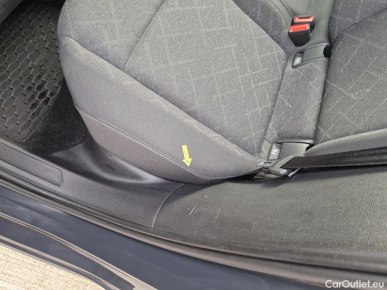  Volkswagen  Golf  Life 1.0 TSI #37