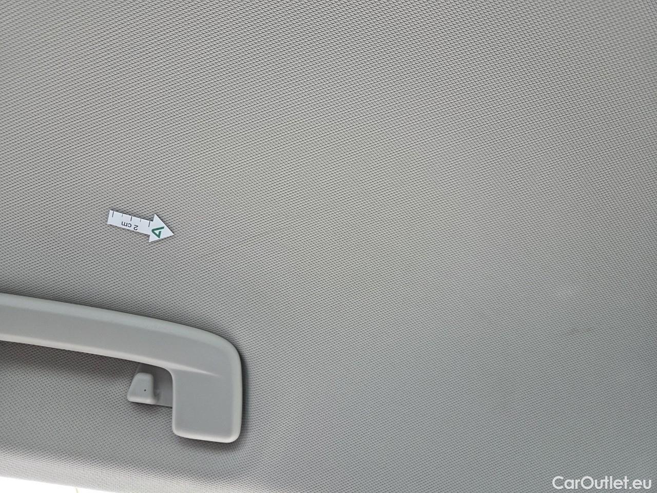  Volkswagen  Golf  Life 1.0 TSI #51