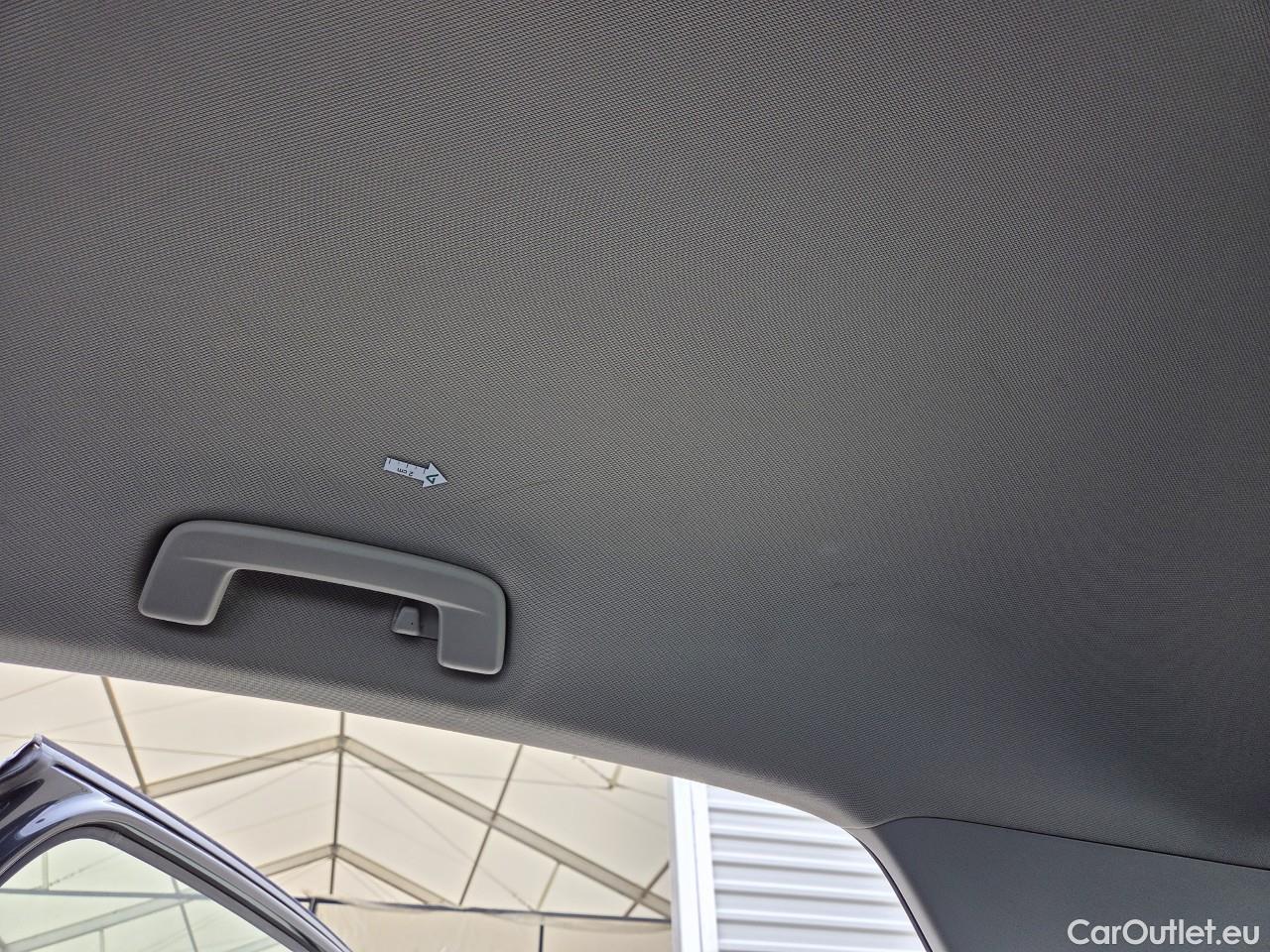  Volkswagen  Golf  Life 1.0 TSI #52