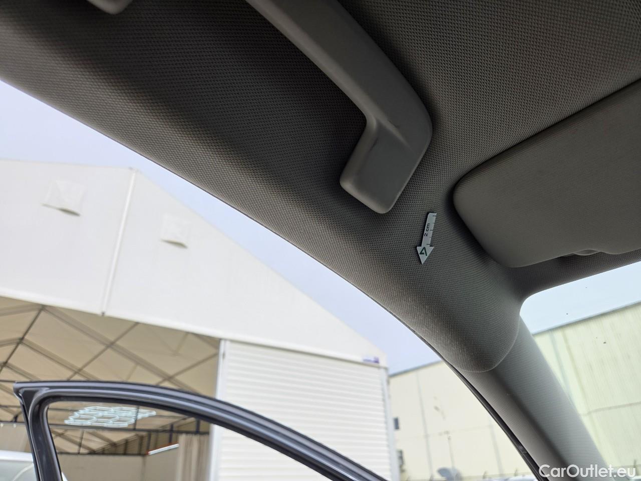  Volkswagen  Golf  Life 1.0 TSI #68