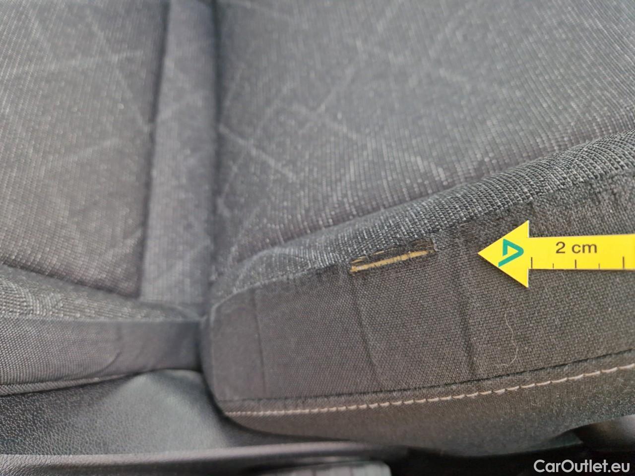  Volkswagen  Golf  Life 1.0 TSI #40