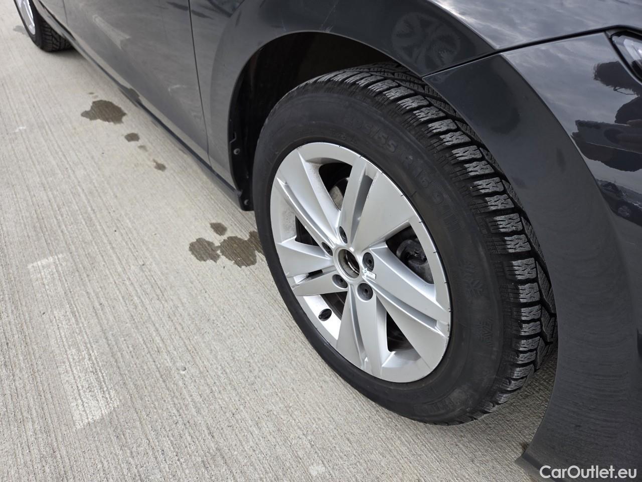  Volkswagen  Golf  Life 1.0 TSI #25