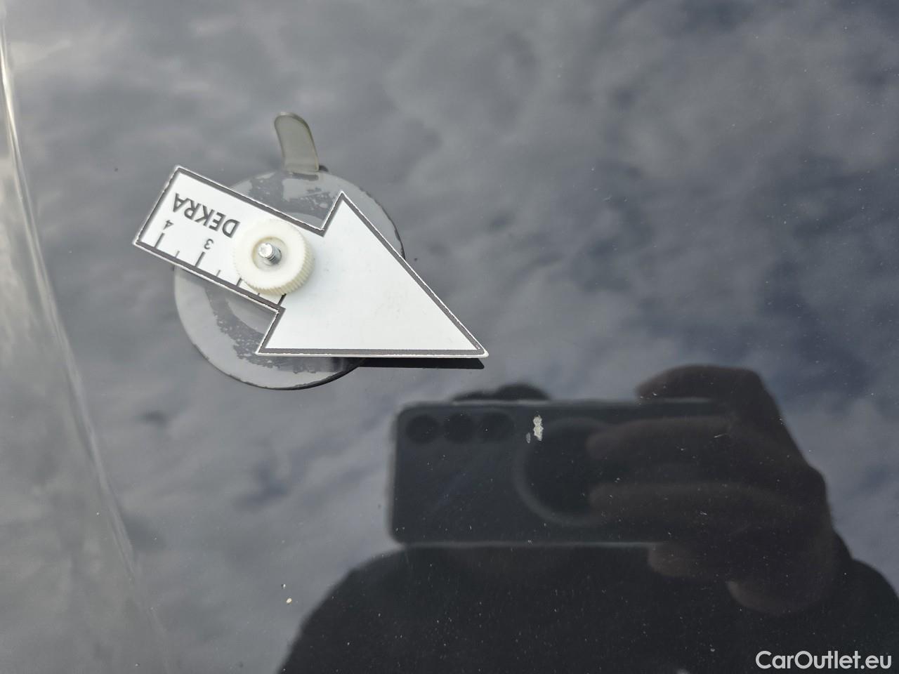  Volkswagen  Golf  Life 1.0 TSI #18