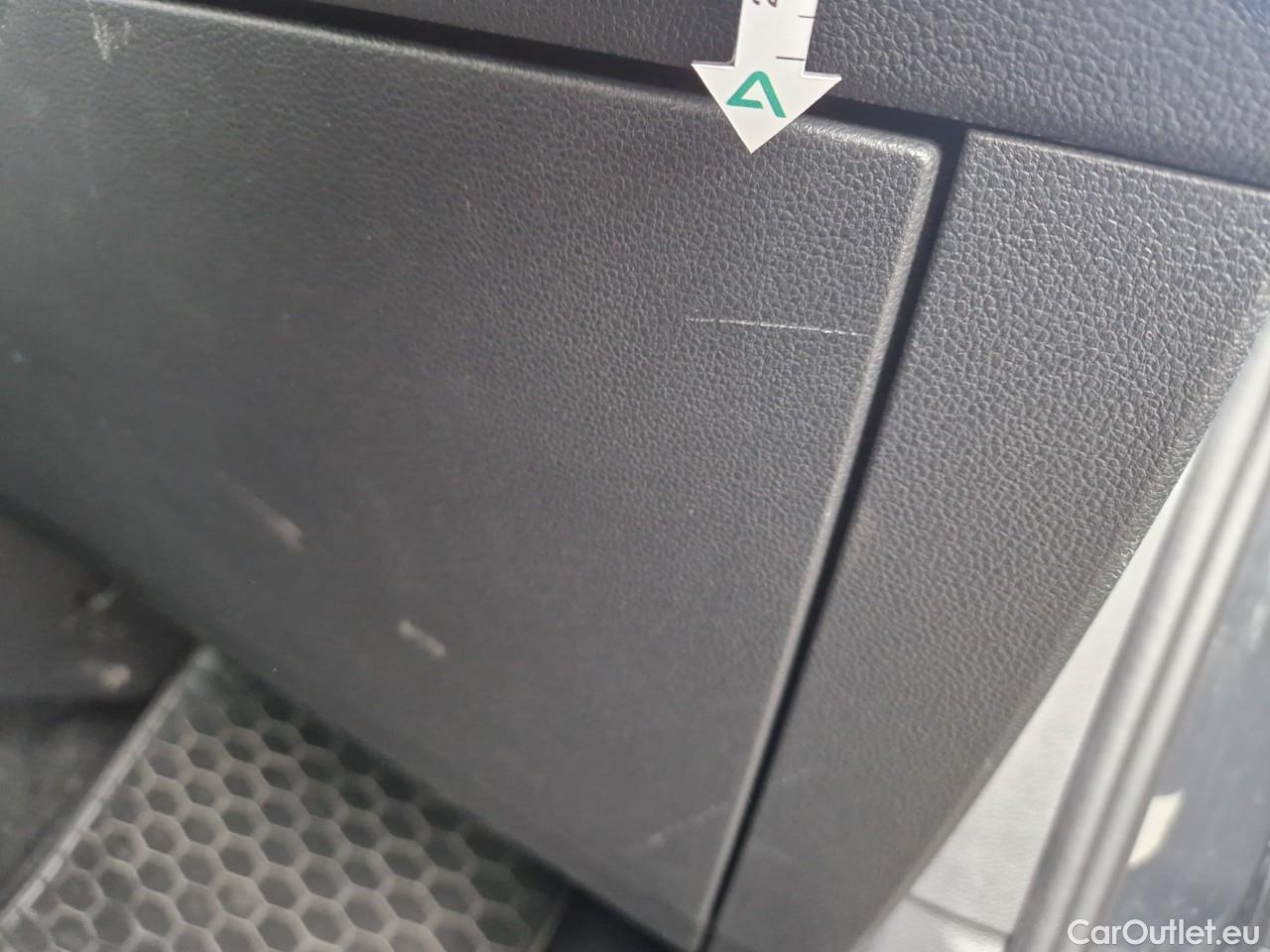  Volkswagen  Golf  Life 1.0 TSI #59