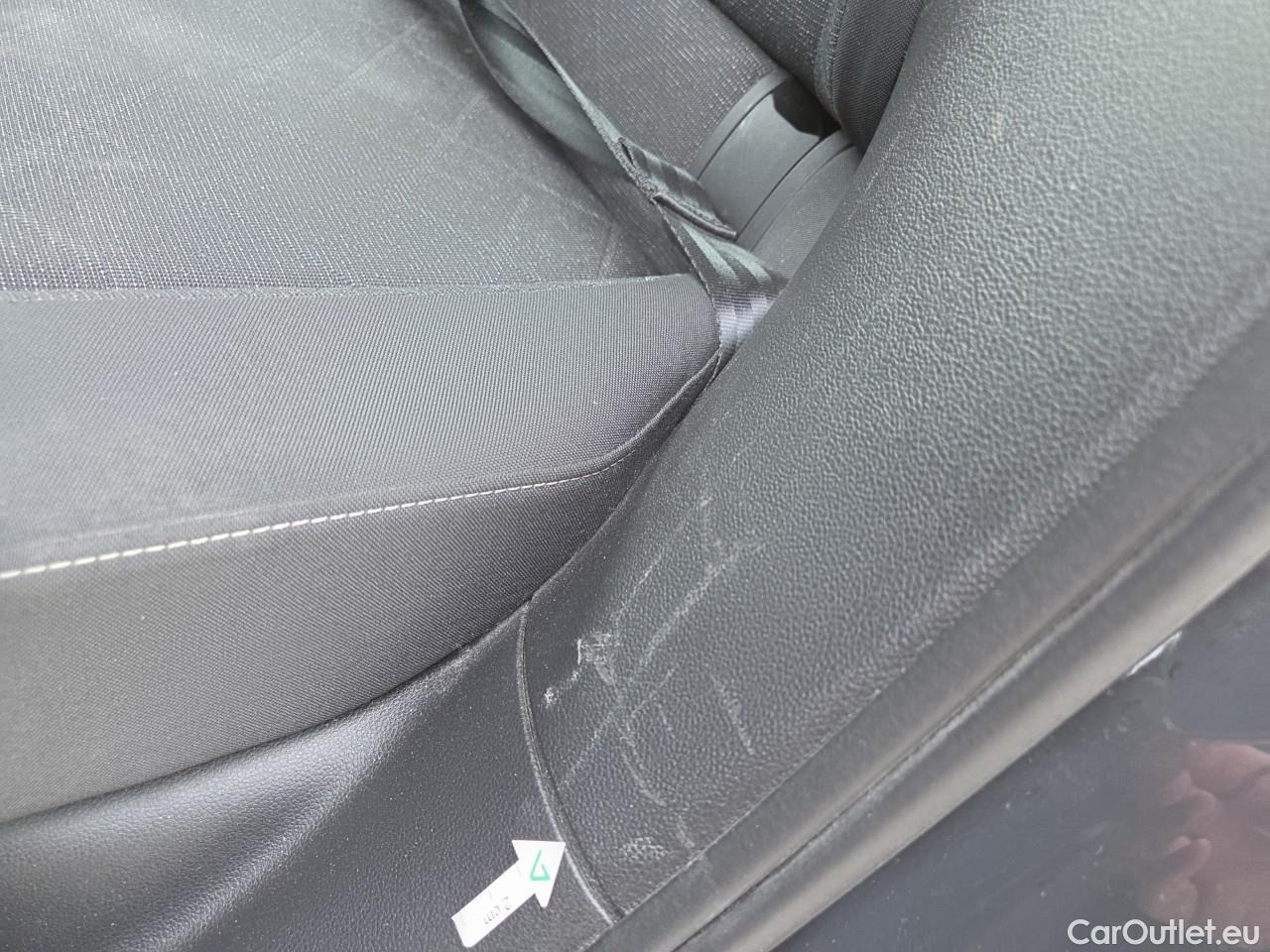  Volkswagen  Golf  Life 1.0 TSI #76