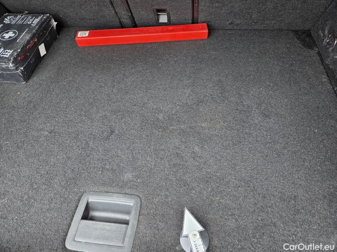  Volkswagen  Golf  Life 1.0 TSI #57