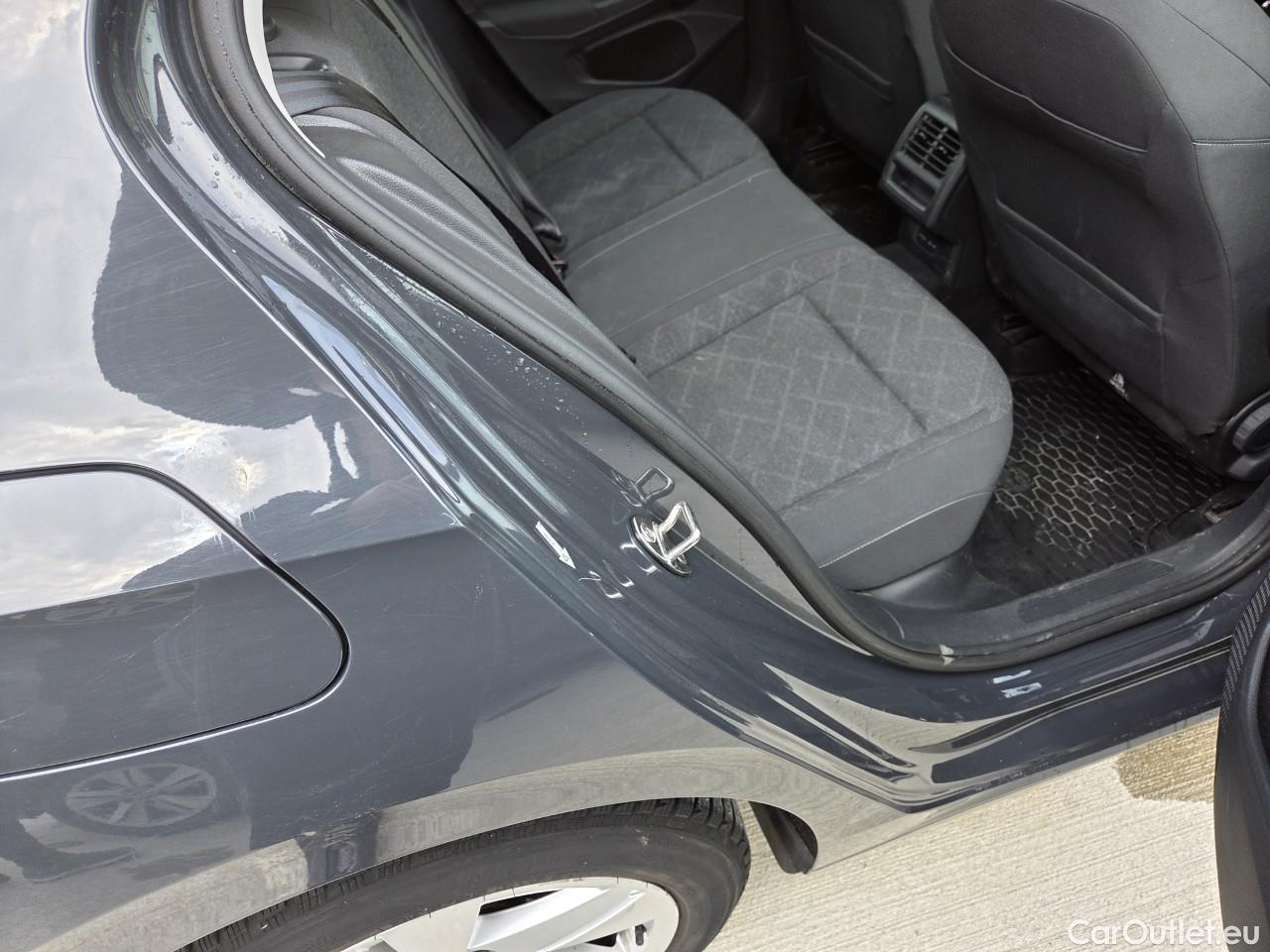  Volkswagen  Golf  Life 1.0 TSI #37