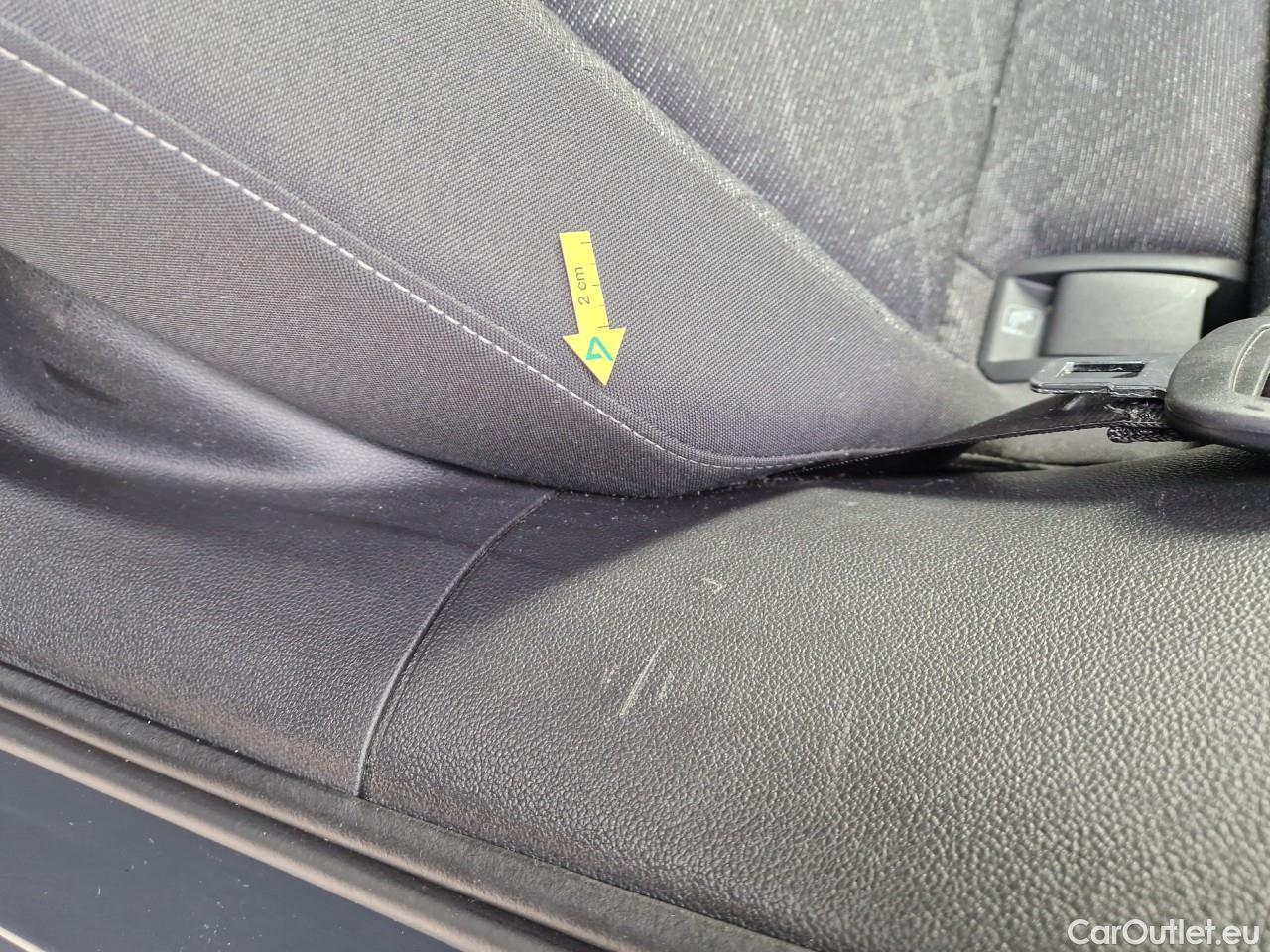  Volkswagen  Golf  Life 1.0 TSI #38