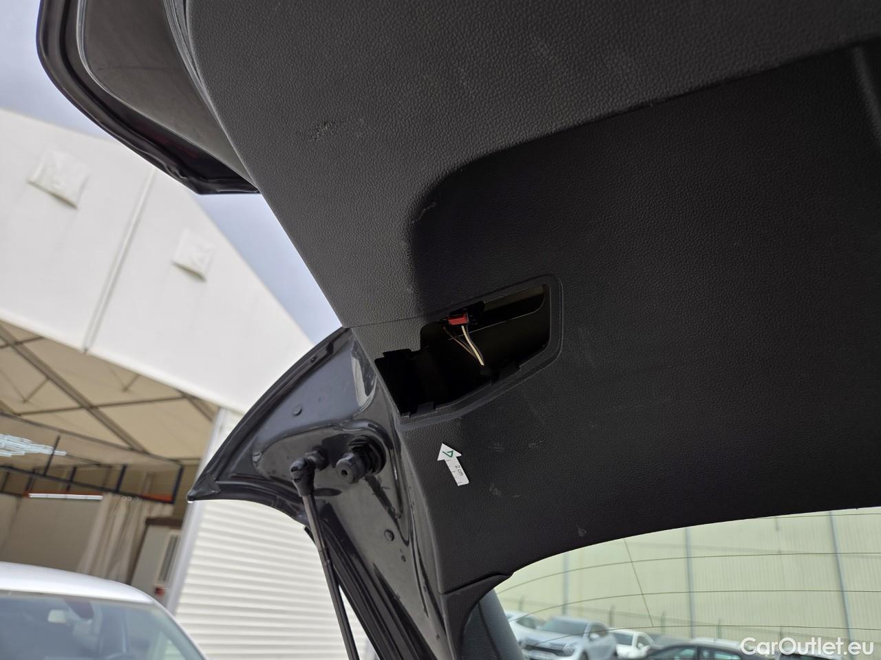  Volkswagen  Golf  Life 1.0 TSI #84