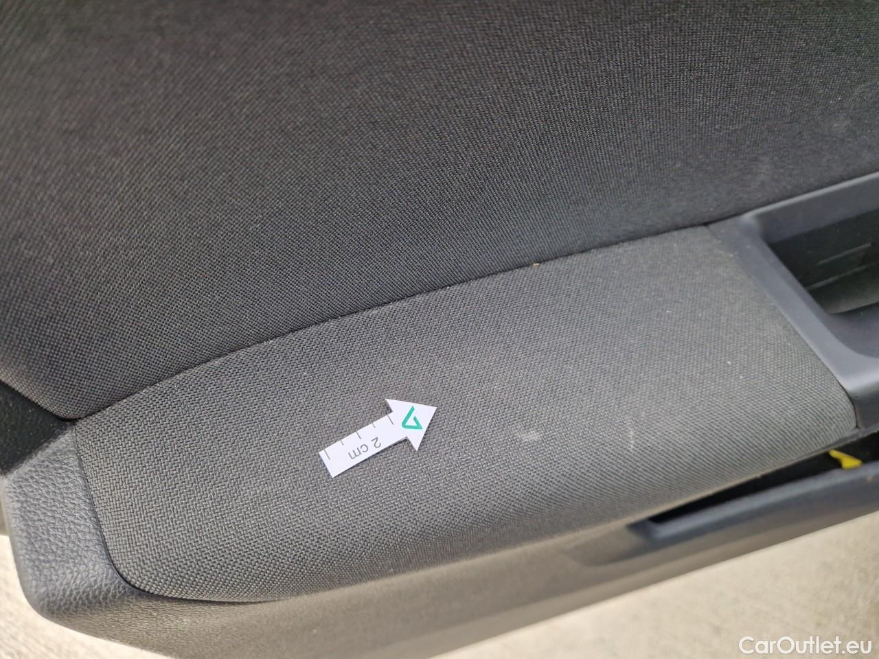  Volkswagen  Golf  Life 1.0 TSI #49