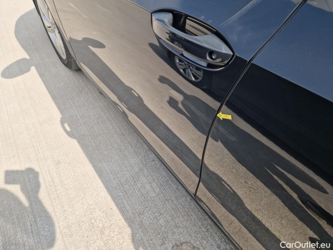  Volkswagen  Golf  Life 1.0 TSI #2