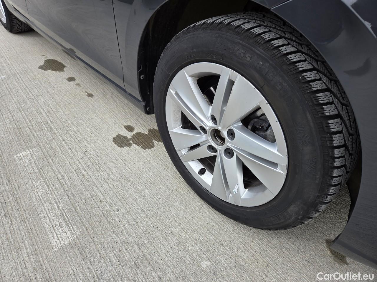  Volkswagen  Golf  Life 1.0 TSI #27