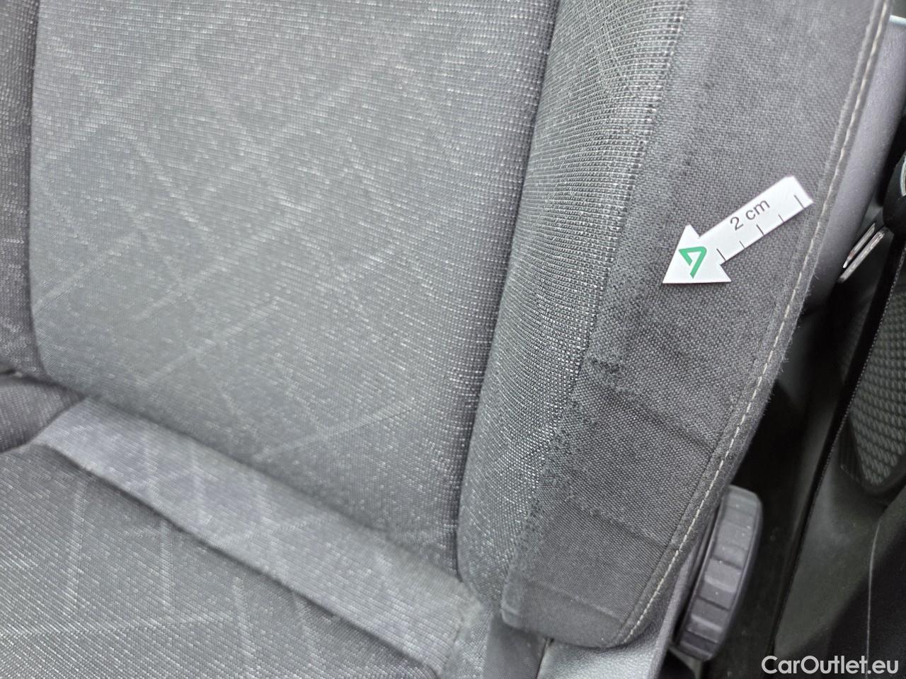  Volkswagen  Golf  Life 1.0 TSI #70